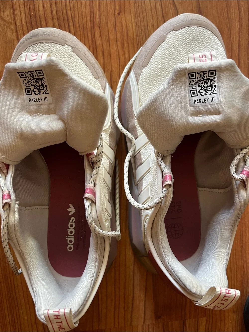 Sz 7 adidas Cream Sneakers